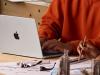 Apple prezintă MacBook Pro (2025): Modelul de 14 inch primește cipul M5 ce promite un salt uriaș în performanța AI