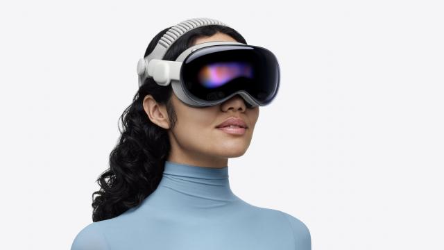 <b>Apple Vision Pro primește un upgrade neașteptat; Acum cu procesor M5 pentru boost de performanță, autonomie mai mare</b>Apple a decis că astăzi este momentul oportun pentru a anunța noi dispozitive, dar nu printr-un eveniment grandios precum se întâmpla la început de septembrie cu iPhone 17, ci prin comunicate de presă. Sunt noi iPad-uri, MacBook-uri 