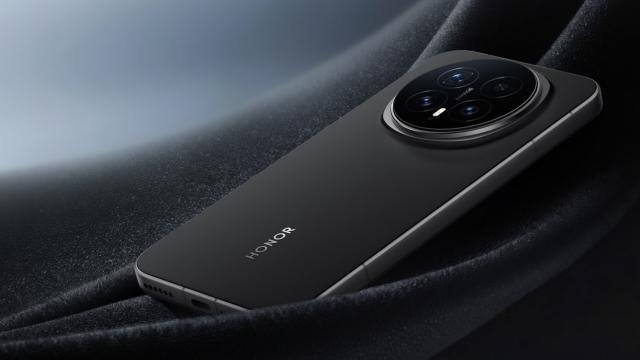 <b>HONOR Magic8 devine oficial: mai mic, la fel de puternic la CPU, cu bateria mare, de 7000 mAh</b>HONOR Magic8 Pro a debutat ieri în China, dar nu a venit singur: a debutat şi Magic8, adică varianta sa cu ecran mai mic şi fără camera de 200 de megapixeli. Păstrează totuşi procesorul Qualcomm Snapdragon 8 Elite Gen 5
