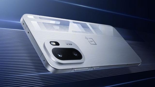 <b>OnePlus confirmă specificațiile cheie ale modelului Ace 6; Ecran OLED la 165Hz și baterie uriașă de 7800 mAh</b>Avem teasing oficial pentru OnePlus Ace 6, un smartphone high-midrange ce va debuta în China pe 27 octombrie, alături de flagship-ul OnePlus 15. Până acum, compania s-a concentrat mai mult pe promovarea noului model de top din portofoliu