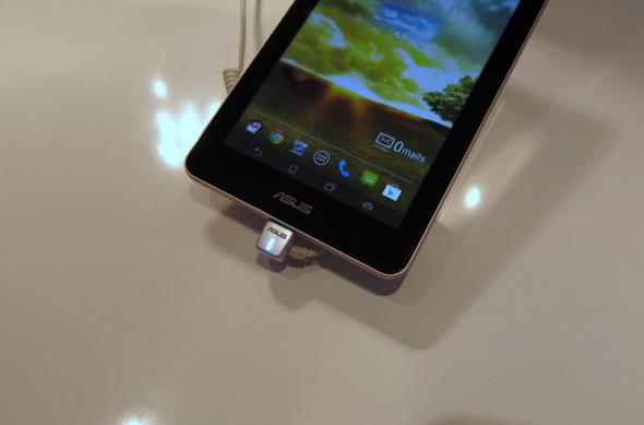 MWC 2013: ASUS FonePad Întors pe toate părțile la standul ASUS din Barcelona (Video): asus_fonepad_03jpg.jpg
