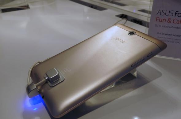 MWC 2013: ASUS FonePad Întors pe toate părțile la standul ASUS din Barcelona (Video): asus_fonepad_07jpg.jpg