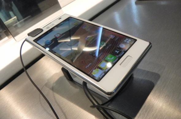 MWC 2012: LG Optimus L7 hands on - vârful de gamă al seriei L de la LG analizat În detaliu (Video): dscn0373jpg.jpg