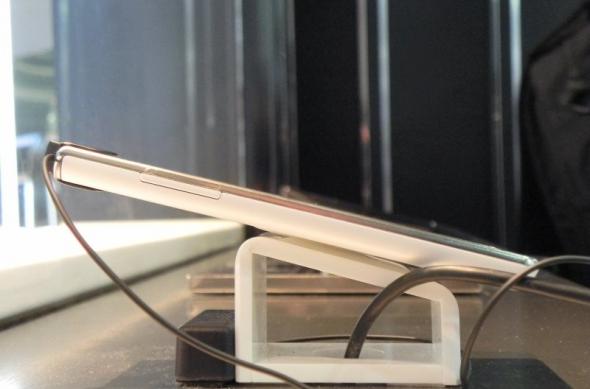 MWC 2012: LG Optimus L7 hands on - vârful de gamă al seriei L de la LG analizat În detaliu (Video): dscn0376jpg.jpg