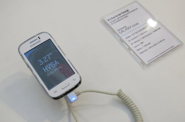 MWC 2013: Samsung Galaxy Young Într-o experiență hands on cu un terminal de buget (video): samsung_galaxy_young_01jpg.jpg