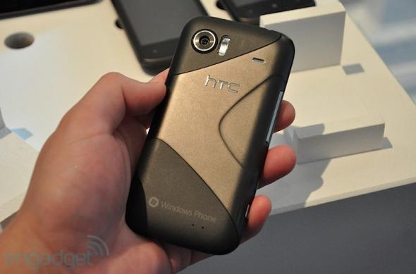 HTC 7 Mozart, un Desire HD cu Windows Phone 7?: htcmozarthandson2010_10_11_2.jpg