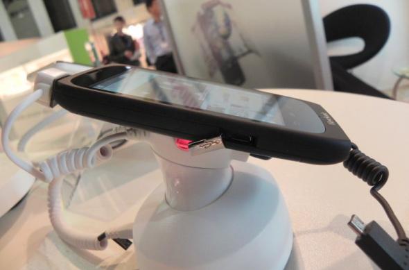 MWC 2012: ViewSonic ViewPhone 3 hands on - telefon entry level dual SIM cu dotări modeste (Video): dscn0963jpg.jpg