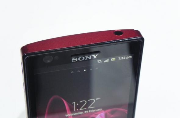 MWC 2012: Sony Xperia P preview - telefon cu bară transparentă și design ușor curbat (Video): dscn0759jpg.jpg