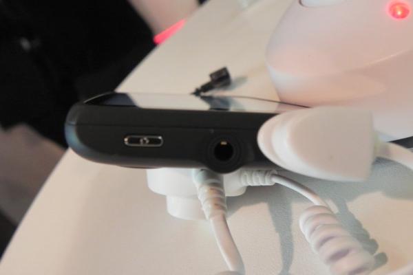 MWC 2012: ViewSonic ViewPhone 3 hands on - telefon entry level dual SIM cu dotări modeste (Video)