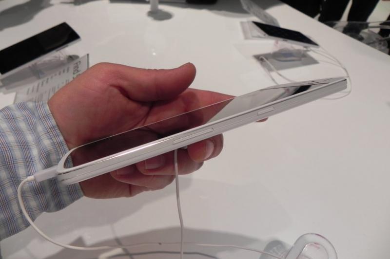MWC 2014: Oppo N1 hands on preview - primul telefon cu cameră rotativă pe care Îl vedem și un OS custom atractiv (Video): dscn4935jpg.jpg