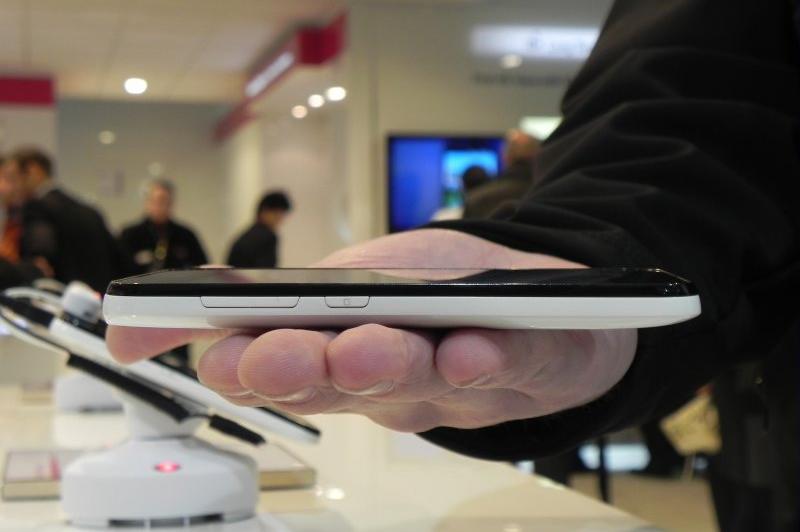 MWC 2011: LG Optimus Black, primul telefon cu cameră frontală performantă analizat În Barcelona (Video): dscn3785jpg.jpg