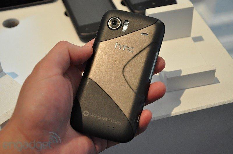 HTC 7 Mozart, un Desire HD cu Windows Phone 7?: htcmozarthandson2010_10_11_2.jpg