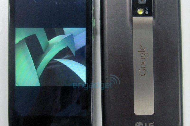 Smartphone monstru de la LG: CPU dual-core Tegra 2, display de 4 inchi, Android 2.3/3.0: 10x1116exenglgandroid0.jpg