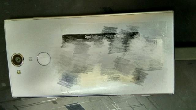 <b>Noi telefoane Sony Xperia apar în primele fotografii reale: Sony G83XX, G8441; Ar putea fi Xperia XZ1 şi un XZ1 Compact</b>După o serie de apariții în benchmark-uri și diferite listări, astăzi vedem noua serie de terminale Xperia prezentată în fotografii reale. Este vorba despre flagship-ul Xperia XZ1 și despre modelul compact XZ1 Compact care vor aduce la pachet dotări