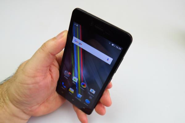 Allview V2 Viper i4G: Conectivitate dual SIM şi 4G dual mode, WiFi stas