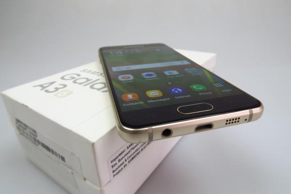 Samsung Galaxy A3 (2016) Unboxing: cel mai elegant telefon entry level Android scos din cutie la Mobilissimo.ro (Video)