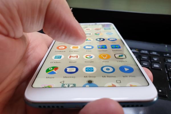 Xiaomi Mi A2: OS, UI, aplicaţii stock, cu Oreo 8.1 curat