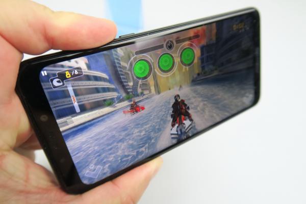 Motorola One: Baterie bună la playback video, nu e rea nici la utilizare continuă