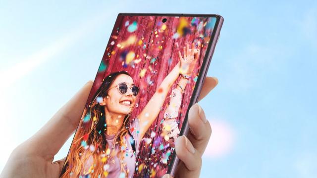 <b>Avem probabil cel mai complet leak cu seria Galaxy S22 de la Samsung, unul care conține informații oficiale și decupaje cu specificații din prezentarea produsului</b>Au apus de mult timp evenimentele de lansare pentru produse din zona smartphone despre care leak-urile nu dezvăluiau prea multe, fiind păstrat acel element de mister și curiozitate care ne făcea să urmărim cu sufletul la gură anunțul live
