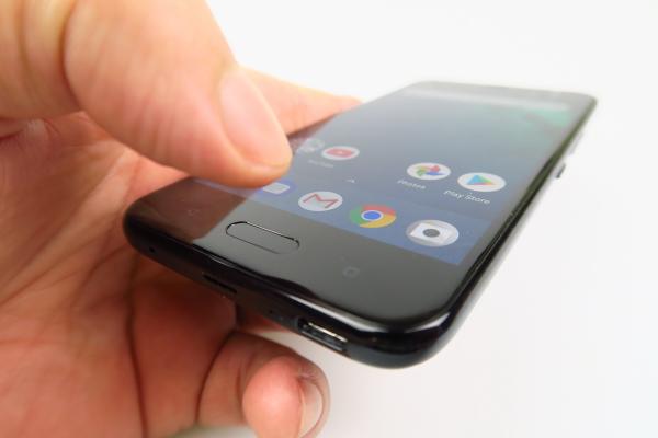 HTC U11 Life: Multimedia cu difuzor singular, dar destul de „gălăgios”