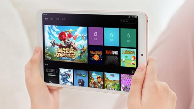 <b>Tableta Xiaomi Mi Pad 4 devine oficială; Are procesor Snapdragon 660 și un preț foarte mic!</b>Odată cu lansarea smartphone-ului Xiaomi Redmi 6 Pro, a devenit oficială și tableta Mi Pad 4 care impresionează prin prețul foarte accesibil și dotările chiar interesante. Așa cum descoperiți încă din titlu, acest dispozitiv se livrează cu