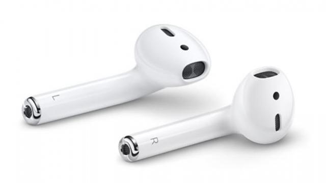 <b>Noua generație Apple AirPods va aduce certificare pentru rezistența la apă și funcție de anulare a zgomotului de fundal</b>Potrivit unui raport proaspăt emis de către publicația Bloomberg se pare că Apple pregătește lansarea unei noi generații de căști AirPods, variantă așteptată în 2019 cu funcții precum tehnologie de anulare a zgomotelor de fundal și certificare 