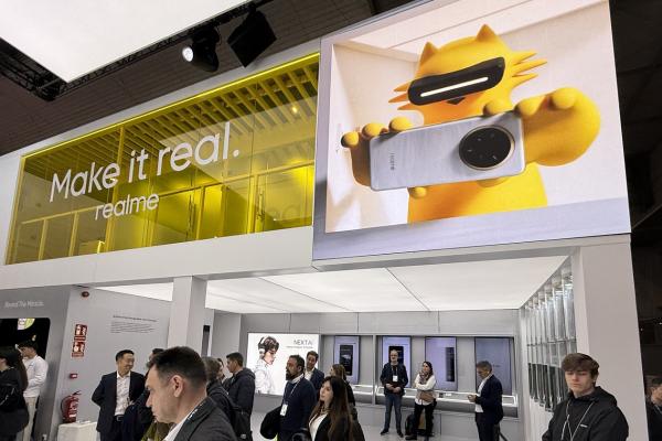 MWC 2025: Turul standului realme din Barcelona - Smartphone-uri rezistente la apă, funcții AI exclusive, cameraphone Ultra