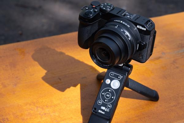 RESIGILATUL ZILEI #8: Nikon Z30 Vlogger Kit; O cameră mirrorless accesibilă pentru creatori de conținut