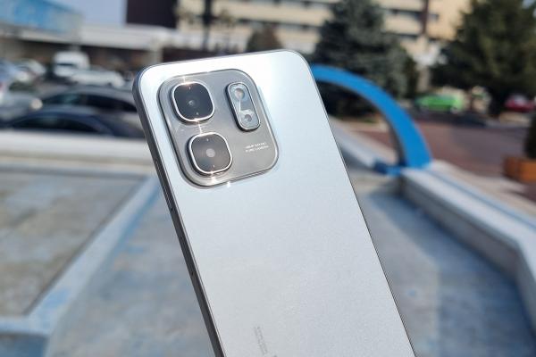 Am testat Infinix Hot 50i - Un smartphone ieftin, dar complet, cu accesorii incluse, autonomie solidă și display mare