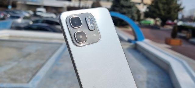 Am testat Infinix Hot 50i - Un smartphone ieftin, dar complet, cu accesorii incluse, autonomie solidă și display mare