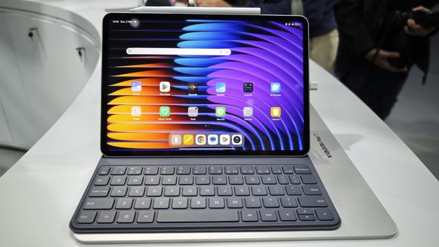 <b>Video hands-on Xiaomi Pad 7 și Pad 7 Pro: Cele mai noi tablete din portofoliul companiei prezentate la MWC 2025</b>Xiaomi a adus în Barcelona o mulțime de device-uri interesante. Pe lângă cameraphone-ul Xiaomi 15 Ultra și flagship-ul Xiaomi 15, au sosit și tablete impresionante. E vorba despre Xiaomi Pad 7 și Pad 7 Pro, modele cu panouri generoase