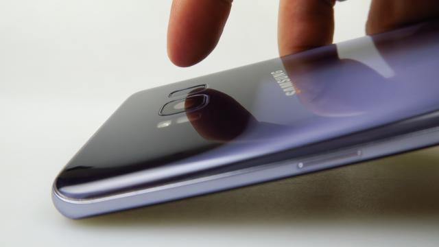 <b>Samsung Galaxy S8: Hardware cu upgrade în stil Apple faţă de anul trecut, optimizarea e cheia</b>Există companii care te uimesc cu numere şi există companii care cu resurse aparent limitate scot o performanţă fantastică. ASUS propune telefoane cu 8 GB RAM şi iPhone 7 cu 2 GB RAM îndoaie benchmark-urile pe genunchi. Samsung e undeva la mijloc, dar..