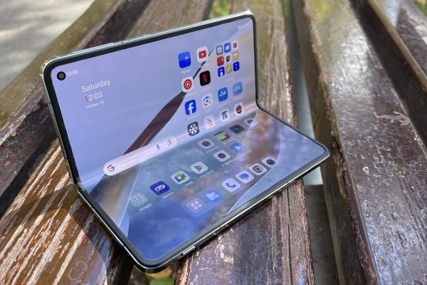 OnePlus Open: Design premium, cu o cută bine ascunsă și un modul de cameră ABSOLUT