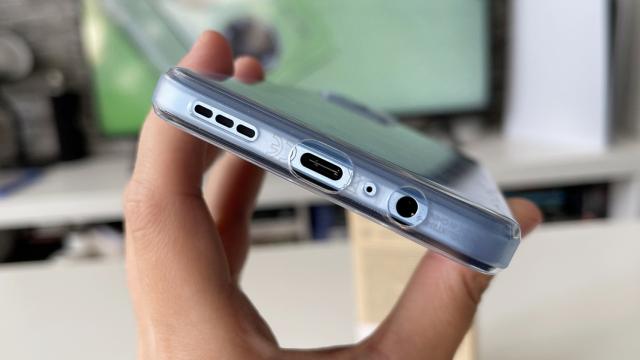 <b>Motorola Moto G54 5G Power Edition: Bateria nu e rea, dar clar se putea mai bine</b>Cred că acesta e primul telefon midrange sau de buget cu baterie de 6000 mAh pe care îl testăm în ultima jumătate de deceniu. Cumva segmentul de battery phone a cam tras frâna de mână. În cazul de faţă bateria se încarcă la 33W, dar din păcate nu avem