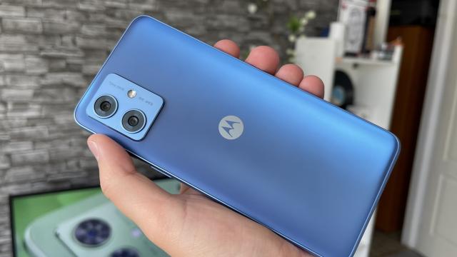 <b>Motorola Moto G54 Power Edition 5G: Benchmark-uri mai bune decât vedem de obicei în segment</b>Motorola Moto G54 5G Power Edition are un procesor octa core MediaTek Dimensity 7020, un CPU de 6 nanometri înrudit cu MediaTek Dimensity 7050 de pe realme 11 Pro. În cazul de faţă primim şi un GPU IMG BXM-8=256. Avem de-a face cu un procesor octa core