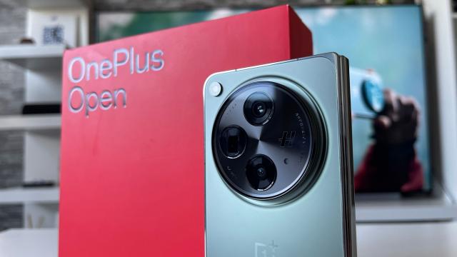 <b>OnePlus Open review detaliat în limba română (Evaluare Mobilissimo) </b>OnePlus Open era anunțat oficial pe data de 19 octombrie și la doar câteva zile distanță a sosit și pe masa de teste Mobilissimo. Este primul pliabil OnePlus dar asta nu trebuie să vă descurajeze în a-l achiziționa, pentru că vorbim despre 