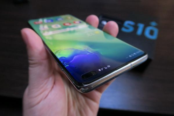 Samsung Galaxy S10+: Design polarizant, dar un final de trilogie reuşit în opinia noastă