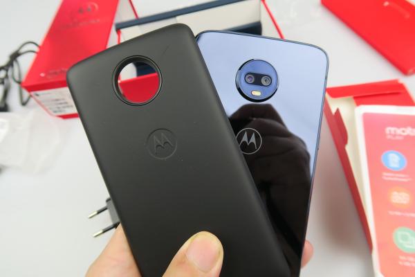 Motorola Moto Z3 Play: Baterie nesimțit de bună, ce pune la punct miliamperii