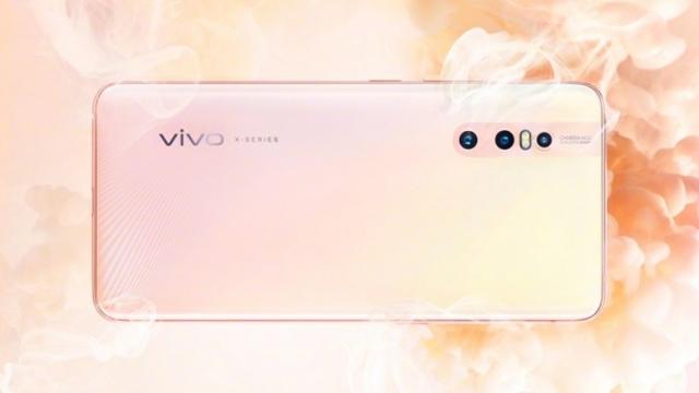 <b>Randări oficiale ale lui Vivo X27 ajung online, dezvâluind variantele de culoare în care va sosi pe piață</b>Printre telefoanele așteptate să debuteze săptămâna viitoare îl avem și pe Vivo X27, un smartphone tare interesant care în ultimele ore și-a făcut apariția în multe randări oficiale pe platforma chineză Weibo. Acestea sosesc înaintea 