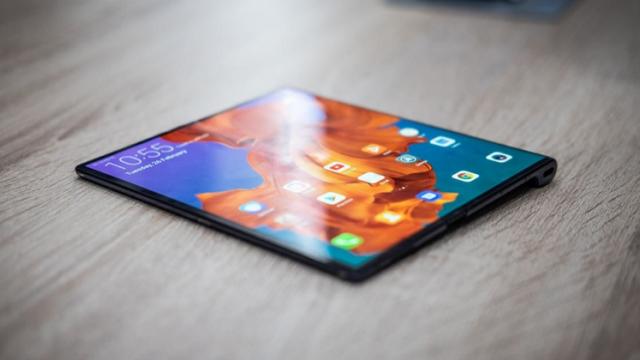 <b>Preț și disponibilitate Huawei Mate X în România</b>După ce în urmă cu doar câteva săptămâni vă dezvăluiam suma la care era listat la precomandă smartphone-ul pliabil Samsung Galaxy Fold, astăzi este momentul să aflăm împreună care este prețul lui Huawei Mate X