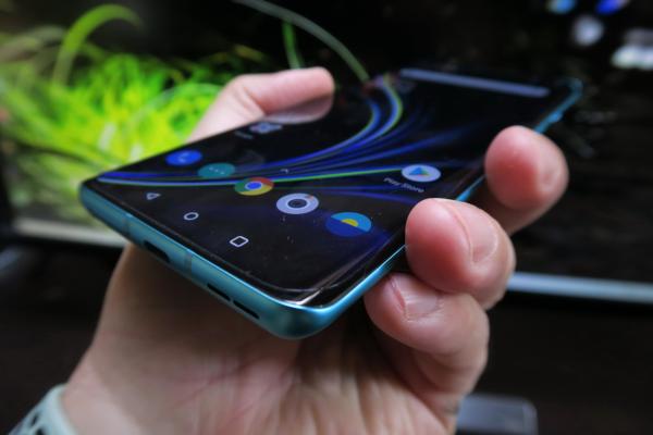 OnePlus 8: Acustică stereo cu bas puternic şi volum destul de ridicat