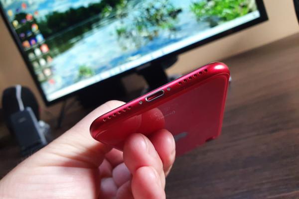 Apple iPhone SE (2020): Acustică stereo la înălţimea aşteptărilor