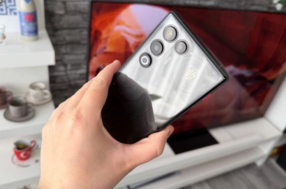 Redmagic 11 Air - Design: Design_ (9).jpg