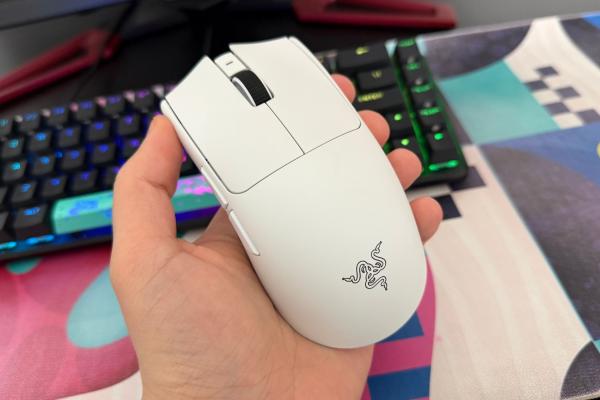 Prezentare RAZER Viper V4 Pro: Mouse-ul care îți aduce victorii în competiții eSports, cu 50000 DPI, 8000 Hz pooling rate și multă personalizare
