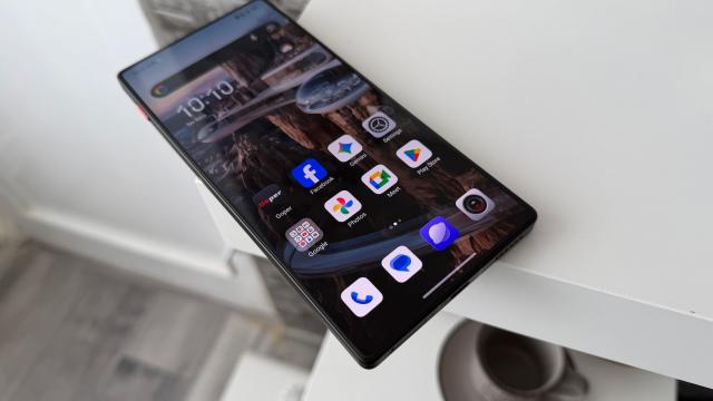 <b>Redmagic 11 Air: Hardware care pune clar accentul pe gaming, procesor Elite și sistem avansat de răcire</b>Atunci când arunci o privire peste lista de specificații din dreptul lui Redmagic 11 Air și vezi procesorul Snapdragon 8 Elite ai zice - ih, vechi, ce procesor au pus și aștia, când avem Snapdragon 8 Elite Gen5 sau și mai și