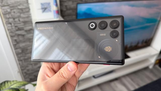 <b>Redmagic 11 Air: Camera pe care nu o vei băga prea mult în seamă, pentru că te joci</b>De regulă telefoanele de gaming oferă o experiență foto echilibrată, dar simt că la Redmagic 11 Air s-au făcut sacrificii pentru ca banii investiți să meargă spre aspecte care contează, performanța și gaming-ul. Setup-ul foto