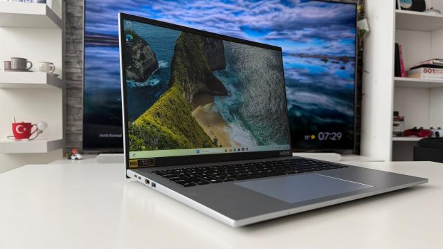 <b>Prezentare ACER Aspire Go 16: Laptop de productivitate cu ecran de 16 inch, 16 GB RAM și procesor Intel cu "H" în coadă</b>Productivitatea este cheia și de aici vin grosul vânzărilor în zona de laptop-uri, la fel cum în zona smartphone-urilor cele mid-range generează milioanele de unități vândute, în timp ce flagship-urile sunt acolo în plan secund