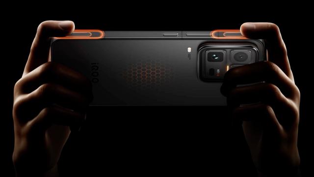 <b>Clasamentul AnTuTu pentru telefoane midrange; OPPO domină topul, îl conduce însă iQOO Z11</b>Topul AnTuTu pentru telefoane midrange din martie 2026 aduce schimbări interesante în zona de performanță, în timp ce pe segmentul flagship, despre care a scris deja colegul Radu, iQOO 15 Ultra rămâne lider detașat. Atenția se mută însă către categoria..