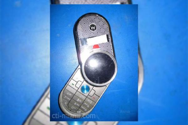 Motorola V70 Retro isi face aparitia