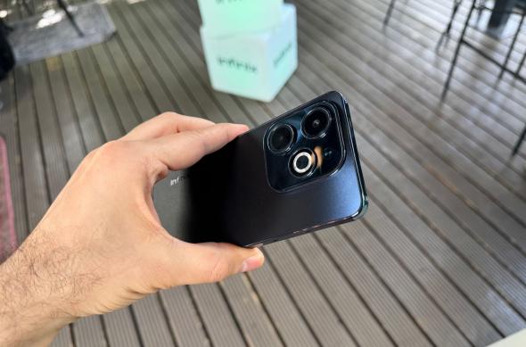 Infinix Hot 40i - Fotografii: Infinix-Hot-40i-Foto_009.jpg
